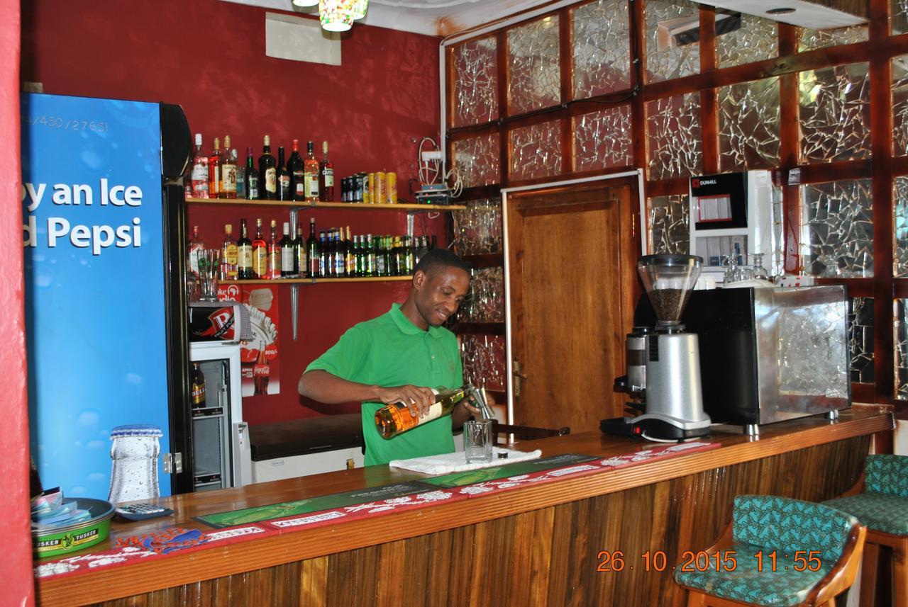 Little Woods Inn Mbarara Extérieur photo