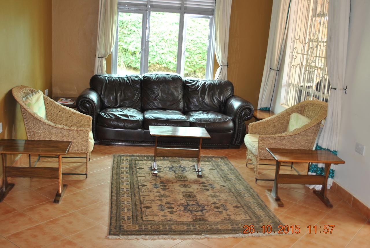 Little Woods Inn Mbarara Extérieur photo