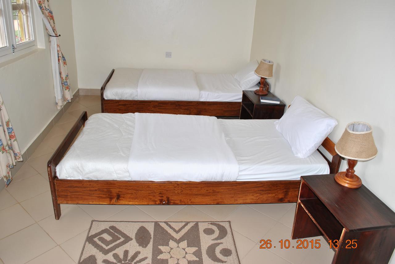 Little Woods Inn Mbarara Extérieur photo