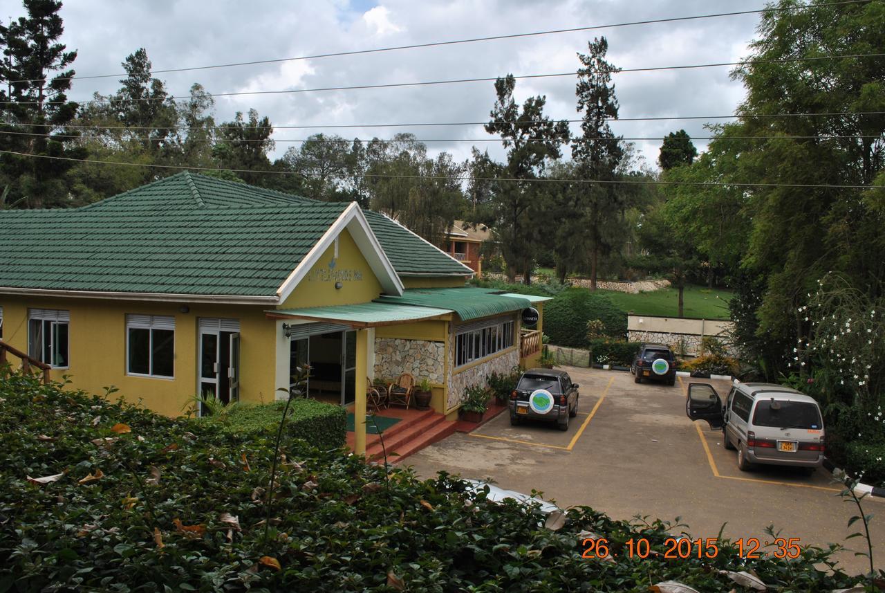 Little Woods Inn Mbarara Extérieur photo