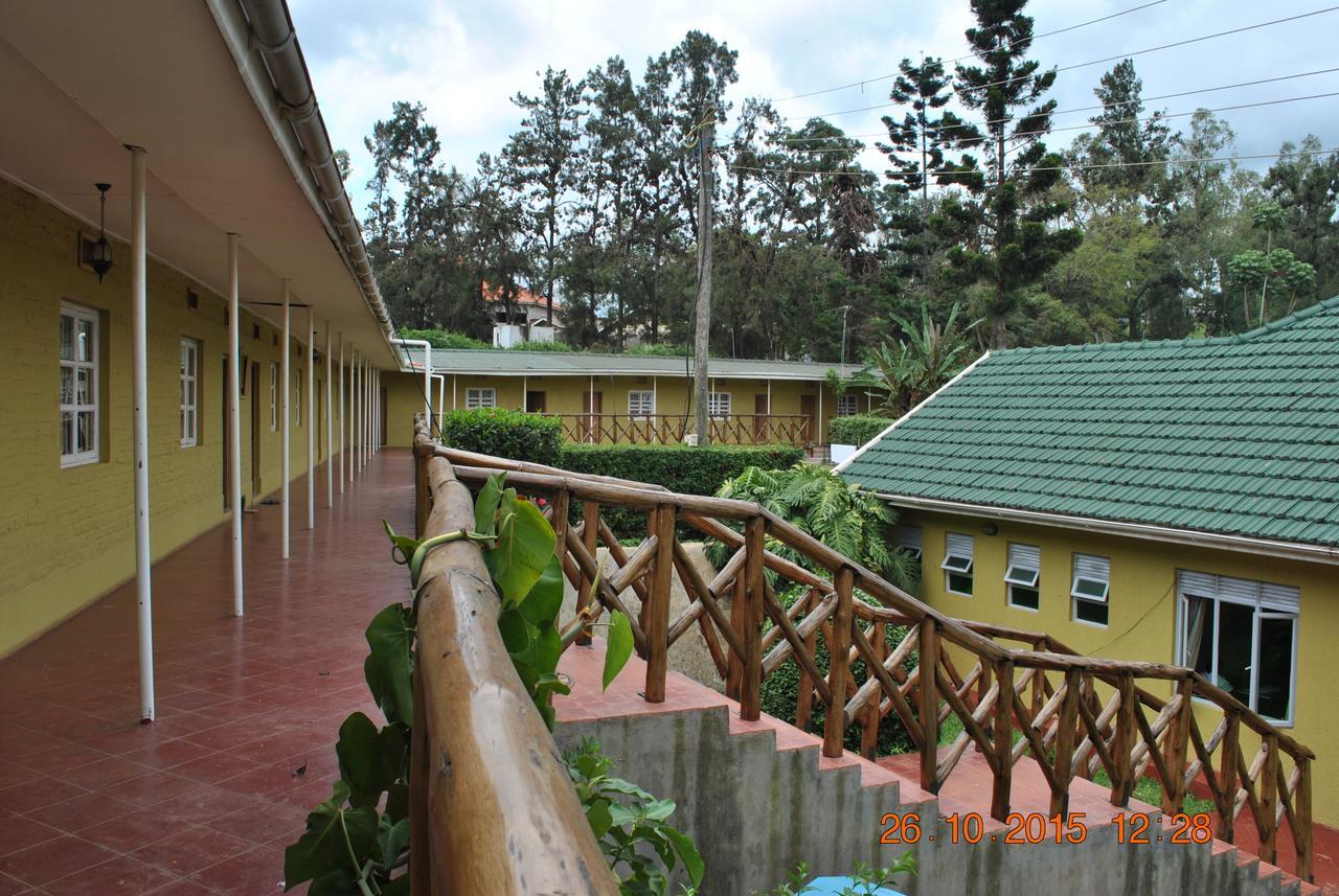 Little Woods Inn Mbarara Extérieur photo